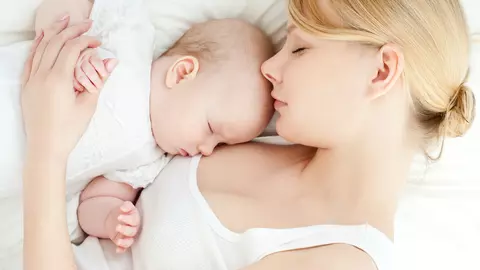 Cum să eviţi să ajungi să dormi în acelaşi pat cu copilul