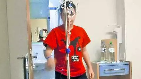 AJUTĂ ŞI TU! Vino la CONCERTUL SUSŢINUT de colegii lui IOAN BĂNESCU, micul geniu al chitarei clasice, prea sărac ca să-şi trateze cancerul!  