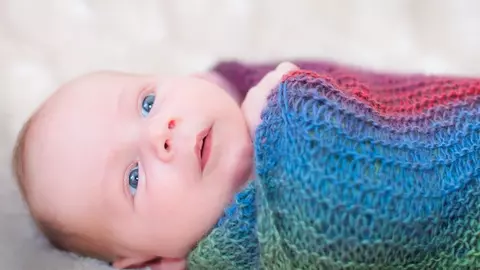 Cum se dezvoltă bebelușul în prima lună