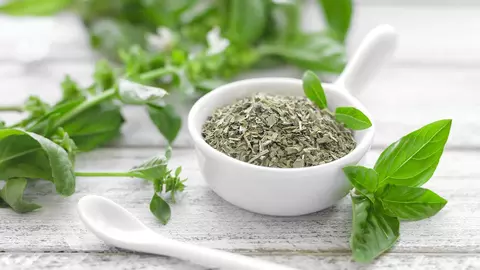 Farmacia din bucătărie: ce vindecă busuiocul