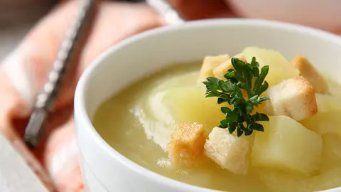 Tocăniță de dovlecei, măr și cartofi