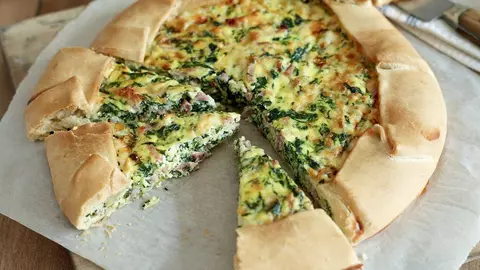 Quiche cu spanac, şuncă şi brânză