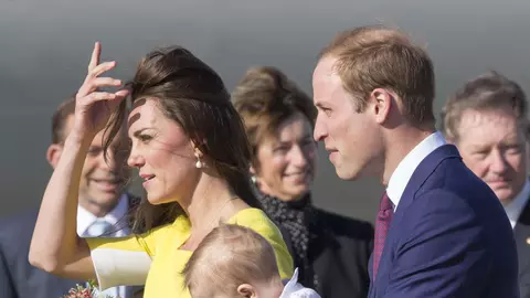 Prințul William: cu micuțul George la ”serviciu”