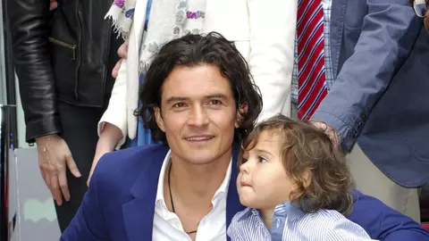 Orlando Bloom merge cu fiul la serviciu