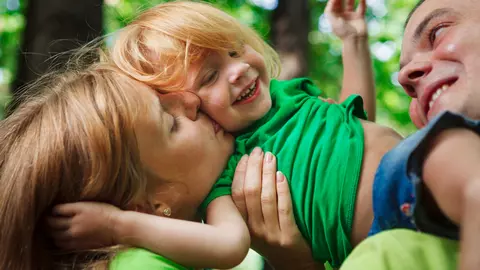 Cum să îi spui copilului că e adoptat