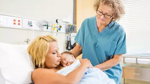Imediat după naștere: ce se întâmplă cu bebelușul