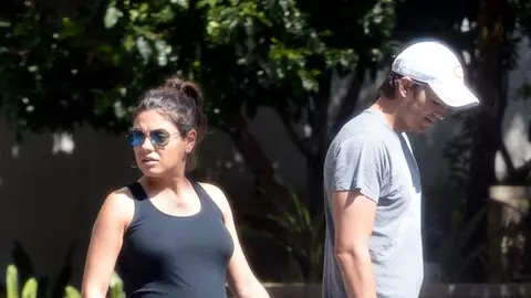 Mila Kunis nu-și mai poate ascunde burtica