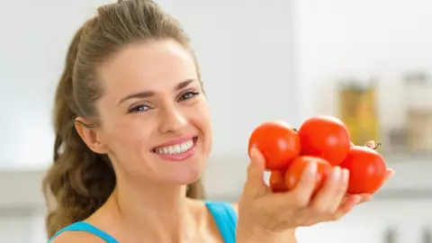 De ce e bine să mănânci roșii