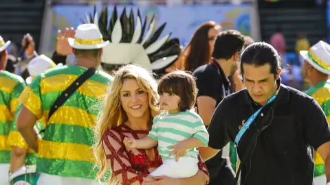 Shakira - la birou, în familie