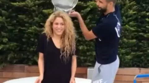 Shakira a răspuns provocării Ice Bucket