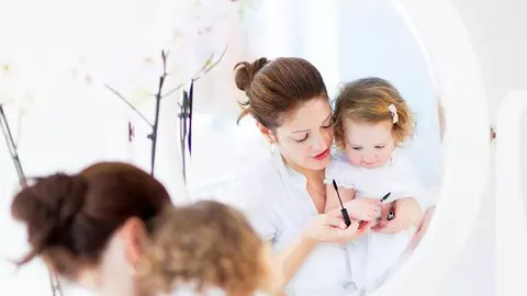 4 trucuri de frumusețe pentru mama ocupată