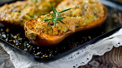 Jamie Oliver: Dovleac umplut cu orez și fructe uscate