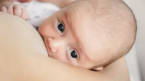 De ce e bine să alăptezi