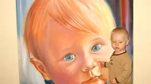 Cadoul perfect! Un portret personalizat de Dan Ursu după fotografia preferată