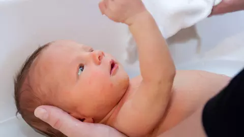 Prima baie a bebelușului