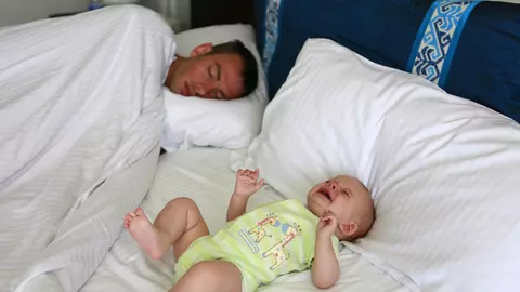 De ce se trezește cu noaptea în cap