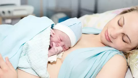 6 simptome care trebuie să te îngrijoreze după naştere