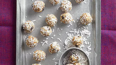 Bulgări cu unt de arahide şi ovăz, fără coacere