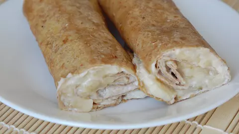 Sănătoase, crocante şi dulci: rulouri calde cu banane, miere şi scorţişoară