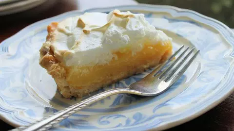 Tartă cu lămâie şi bezea