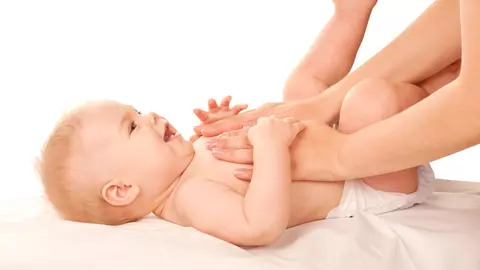 Scapa-ti copilul de colici si de problemele cu burtica