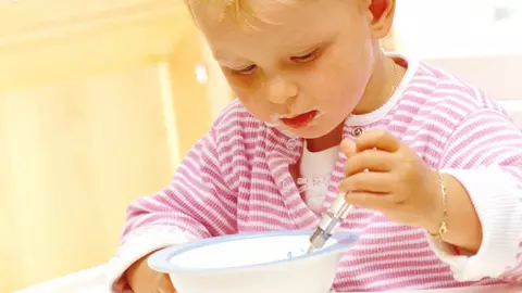 5 cuvinte care fac minuni dacă ai un copil mofturos la mâncare