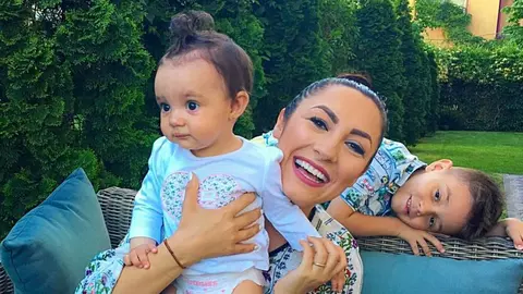 Andra, prima vacanță cu micuța Eva Maria la mare | FOTO