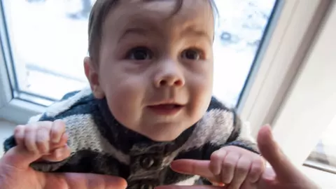 Un copil din Botoșani a fost înapoiat la orfelinat după adopție. Motivul este șocant!