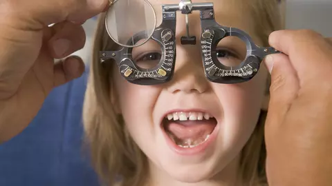 "E neaparat sa il duci la oftalmolog la varsta de 3-4 ani" - recomandarea Prof. Dr. Monica Pop