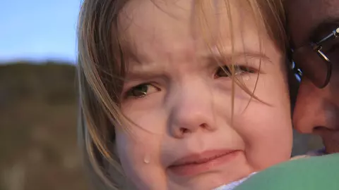 Mesajul unui tata pentru toti parintii: Nu e rusinos cand copilul face un tantrum in magazin