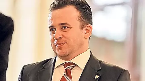 Mesajul unei invatatoare din Bucuresti pentru Ministrul Liviu Pop: Lăsaţi-ne să ne facem profesia!