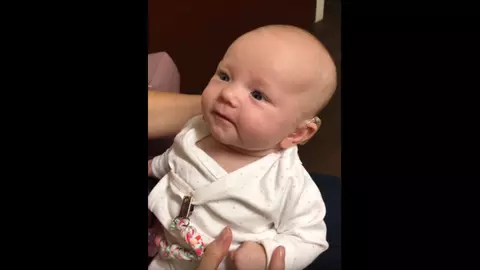 Isi aude mama cum ii spune "Te iubesc!" pentru prima oara. Reactia ei te va face sa plangi