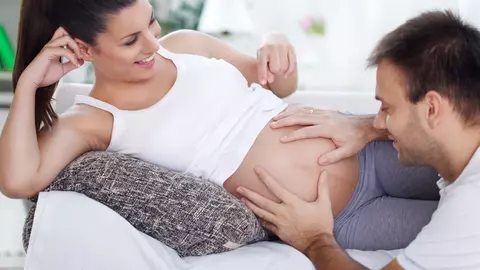 Cand simti bebelusul miscand in burta?