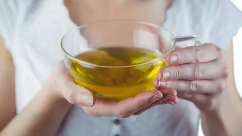 Ceaiuri care stimuleaza lactatia vs ceaiuri care diminueaza lactatia