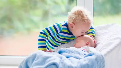 Cum iti pregatesti copilul pentru o surioara sau un fratior