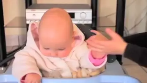 La doar 5 luni, parintii au fost nevoiti sa ii faca schimbare de sex in certificatul de nastere