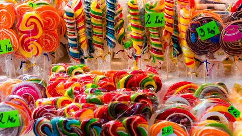 Pericolul din acadelele atractive: pot contine si de 3 ori mai mult zahar decat e maximul pe zi, recomandat de OMS!