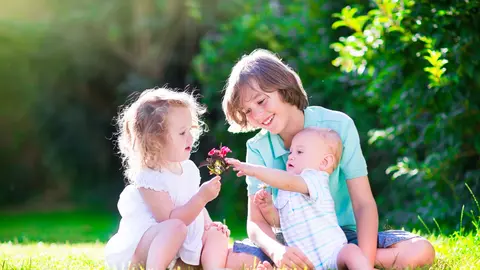 Cum iti inveti copilul sa imparta cu ceilalti copii