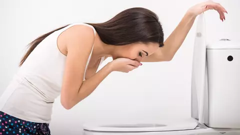 Greturi si varsaturile in primul trimestru de sarcina. Remedii naturale