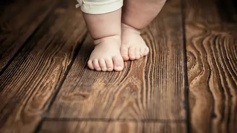 Primii pasi: cand invata bebelusul sa mearga