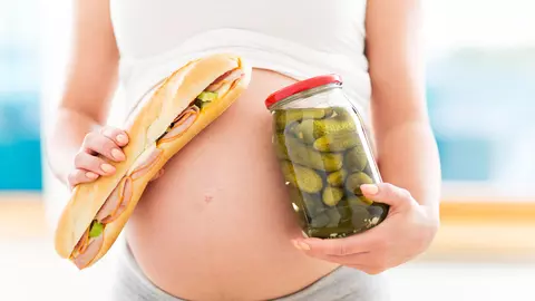 Cand esti insarcinata, mananci pentru doi - Adevarat sau fals?