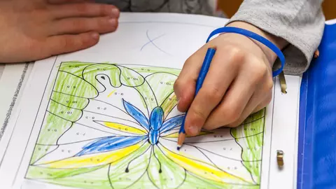 Cand iti dai seama daca copilul tau e stangaci sau dreptaci