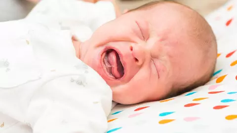 Colicile bebelusului - Ce sunt si de ce apar colicile la bebelusi