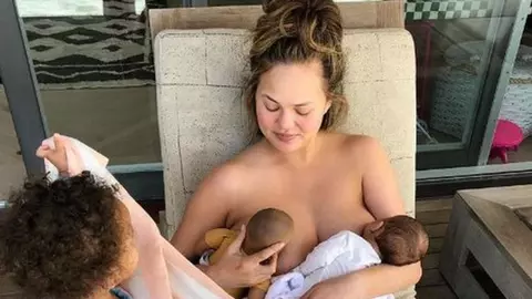 Sotia cantaretului John Legend starneste controversa cu o banala imagine postata pe Instagram