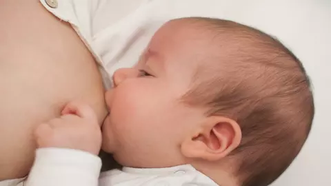 Cum iti poti da seama daca bebelusul primeste lapte sau nu