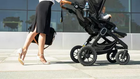 Copiii nu le strica femeilor cariera. Barbatii o fac