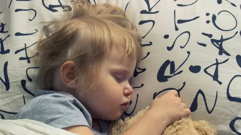 O mama explica: "De ce imi culc copiii la 7:30 seara"