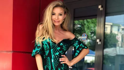 (P) Ce rochii de seara sa porti daca mergi insotita de bebelus la o nunta