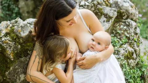 Cat de sigura este alaptarea in timpul sarcinii si alaptarea in tandem