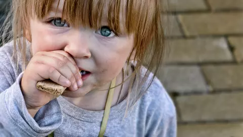 O treime din gospodariile din mediul rural, sub pragul saraciei